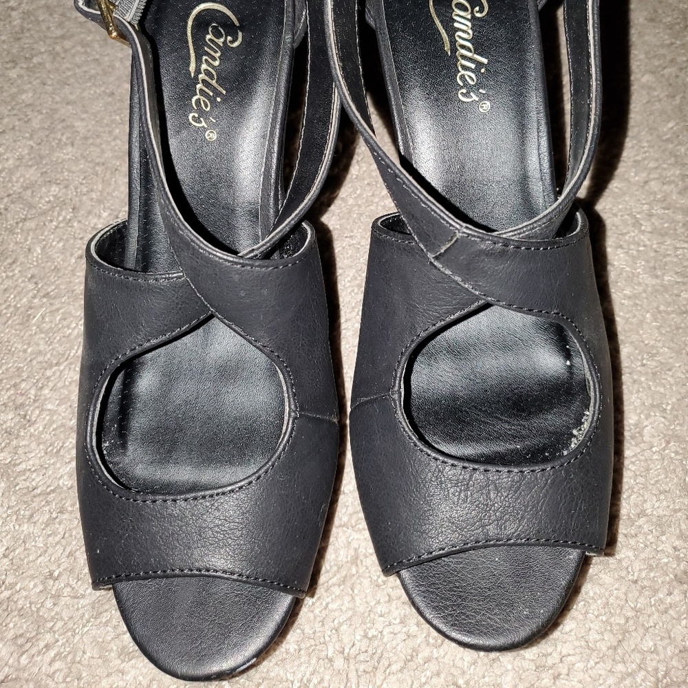 All black wedges
